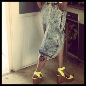 Neon wedges